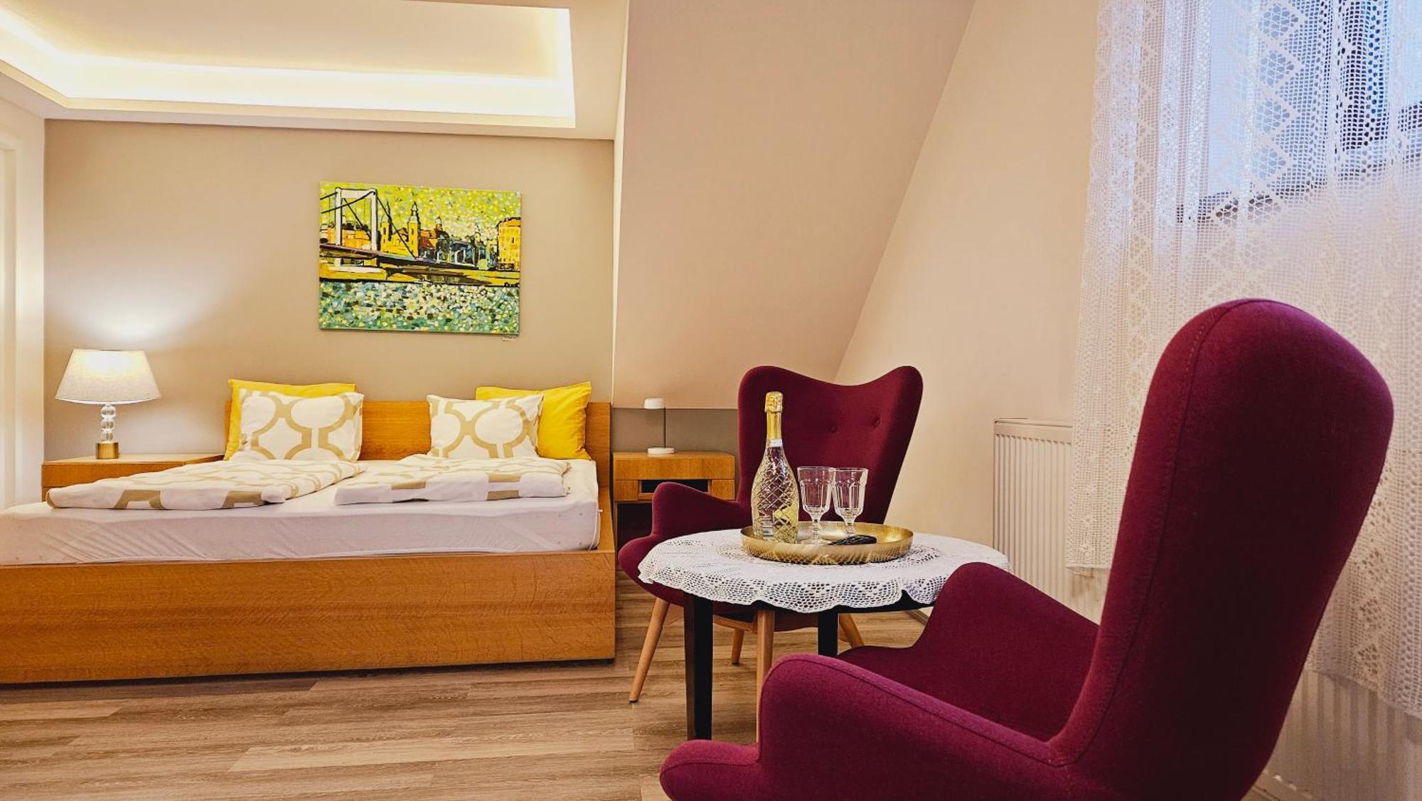 Budasmile Appartment At Buda Castle - Aircon & Free Parking بودابست المظهر الخارجي الصورة