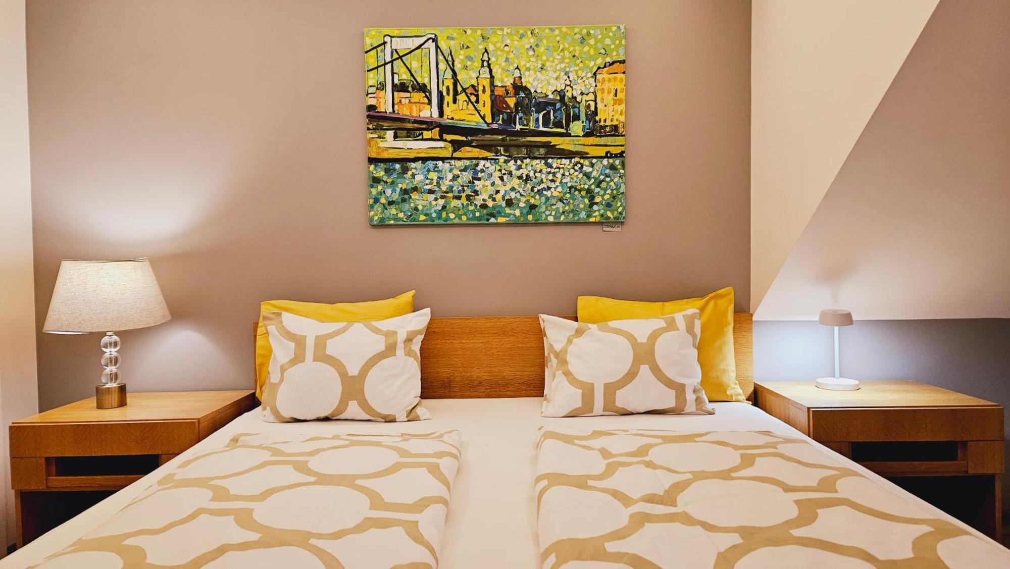 Budasmile Appartment At Buda Castle - Aircon & Free Parking بودابست المظهر الخارجي الصورة